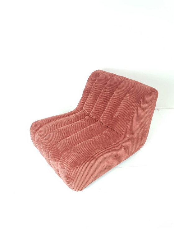 Image 1 of Fauteuil rose foncé tissu côtelé nouvellement tapissé