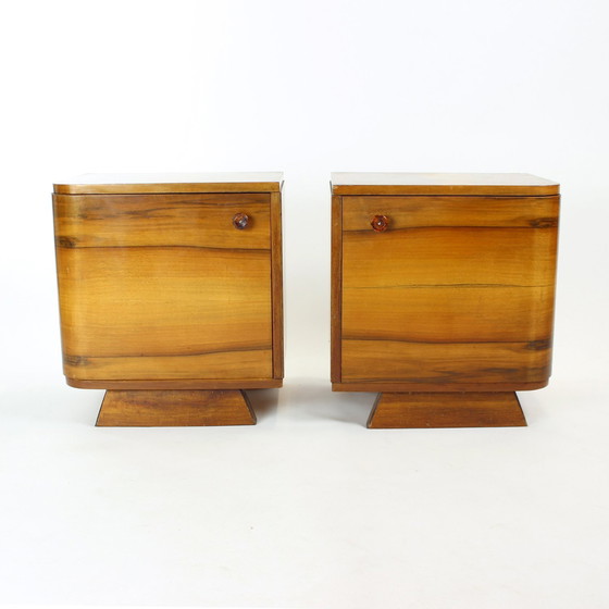 Image 1 of Ensemble de 2 tables de chevet Art Déco en noyer, Tchécoslovaquie années 1940