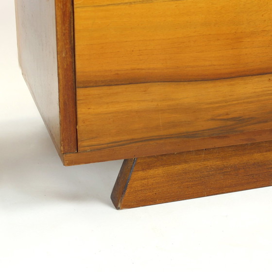 Image 1 of Ensemble de 2 tables de chevet Art Déco en noyer, Tchécoslovaquie années 1940