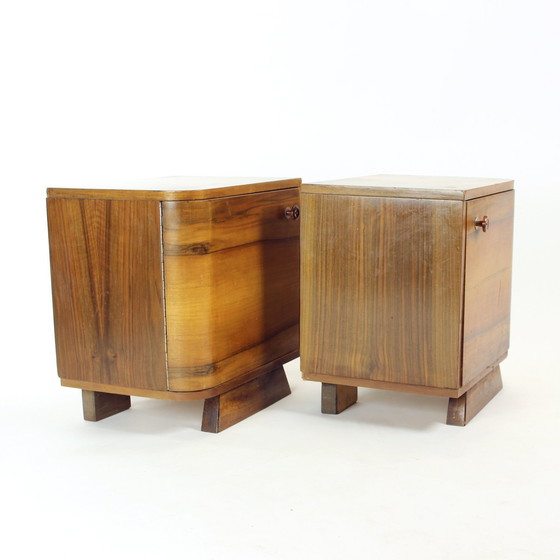 Image 1 of Ensemble de 2 tables de chevet Art Déco en noyer, Tchécoslovaquie années 1940