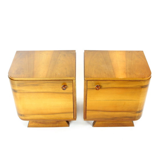 Image 1 of Ensemble de 2 tables de chevet Art Déco en noyer, Tchécoslovaquie années 1940