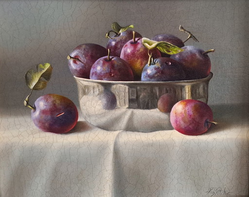 Nature morte aux prunes dans un bol en argent par Rob Ritchie