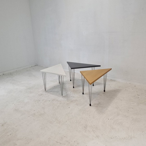 Image 1 of Ensemble de 3 tables triangulaires vintage en contreplaqué et métal pour Pin-Age, Danemark 1980