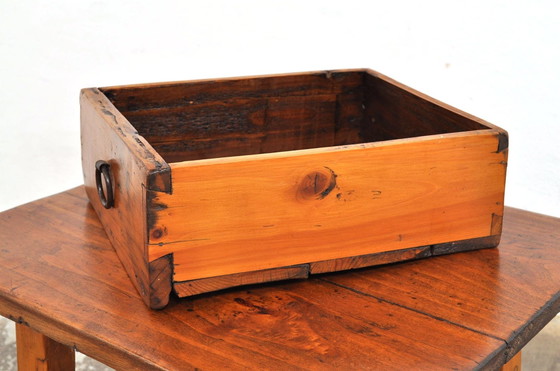 Image 1 of Table d'appoint espagnole primitive ancienne