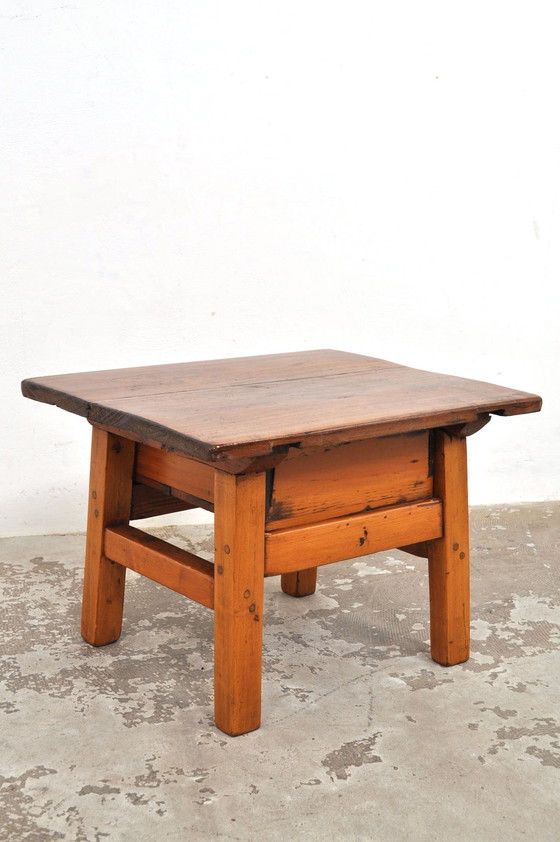 Image 1 of Table d'appoint espagnole primitive ancienne