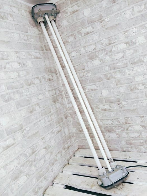 Image 1 of Grande Suspension Vintage • Rampe Industrielle Néon • Loft • 1970