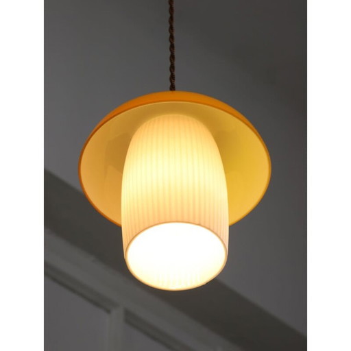 Lampe suspendue Mushroom en verre jaune et laiton du Mid Century