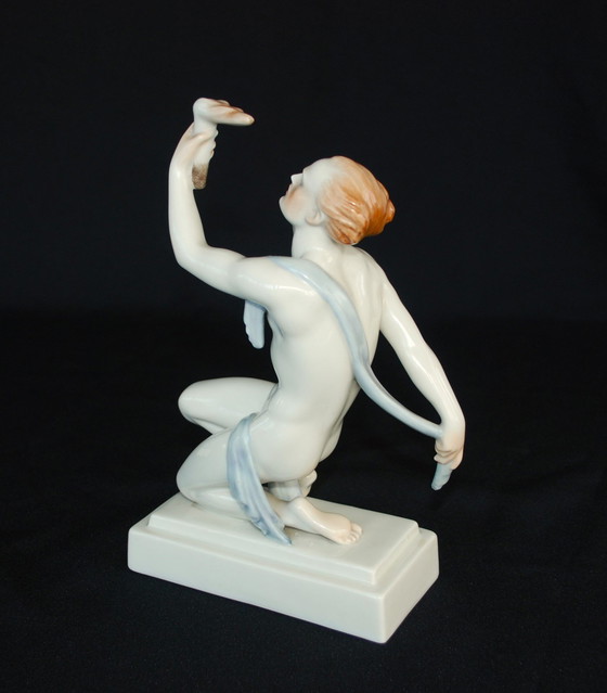 Image 1 of Homme nu avec porteur de la flamme olympique Porcelaine Herend