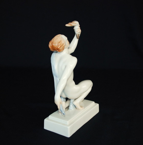 Image 1 of Homme nu avec porteur de la flamme olympique Porcelaine Herend