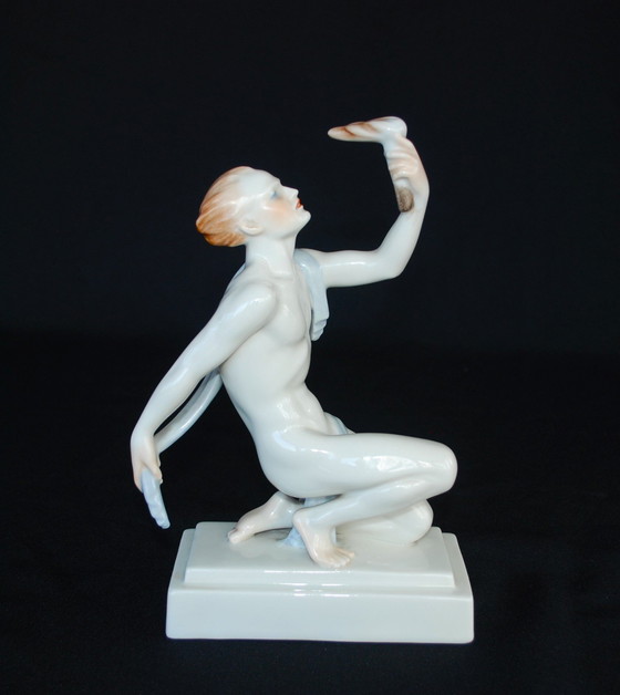 Image 1 of Homme nu avec porteur de la flamme olympique Porcelaine Herend