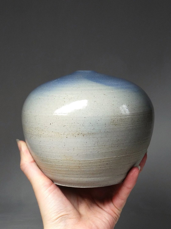 Image 1 of Petit Vase Boule En Grès Vernissé Tourné Main Contemporain Bleu Signé Mlm