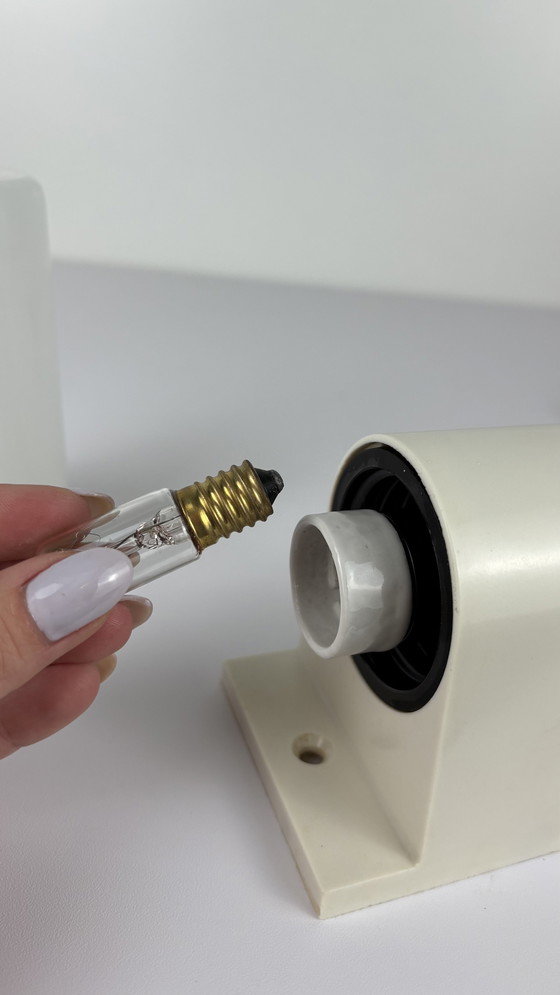 Image 1 of Lampe murale vintage en plastique/verre, raccords en porcelaine