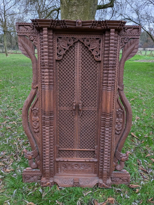 Fenêtre en bois sculpté du Népal