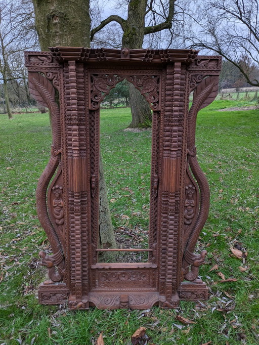 Fenêtre en bois sculpté du Népal