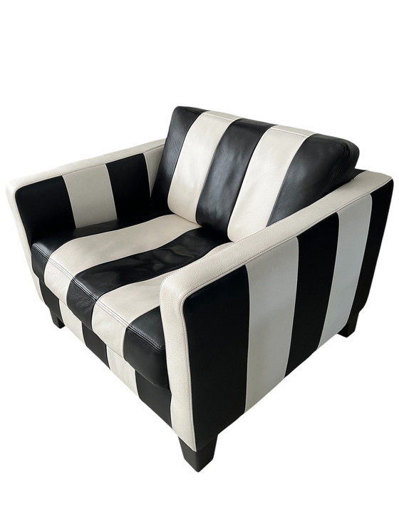 Image 1 of Fauteuil Montel, cuir véritable, rayé noir et blanc, Memphis