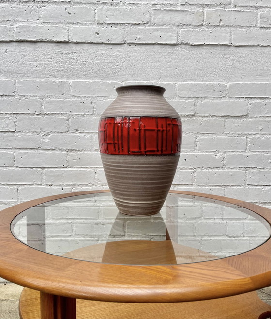 Image 1 of Vase vintage rouge d'Allemagne de l'Ouest 1202/35