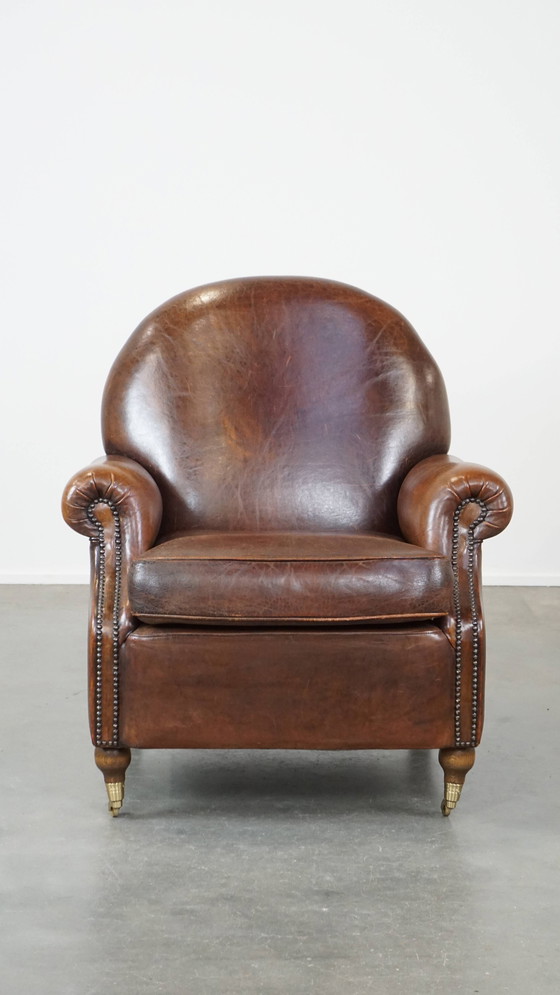 Image 1 of Fauteuil à roulettes en peau de mouton foncé
