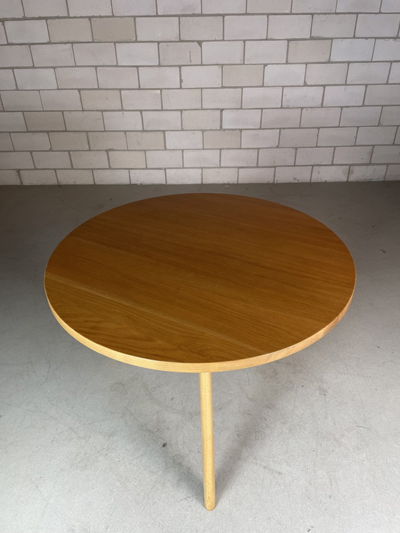 Image 1 of Table Vitra Guéridon par Jean Prouvé