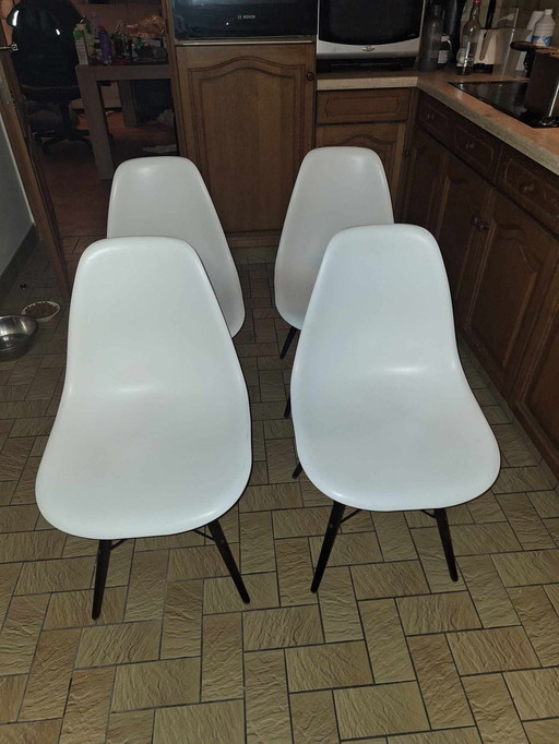 4 Répliques blanches de la chaise Eames Shell de Herman Miller