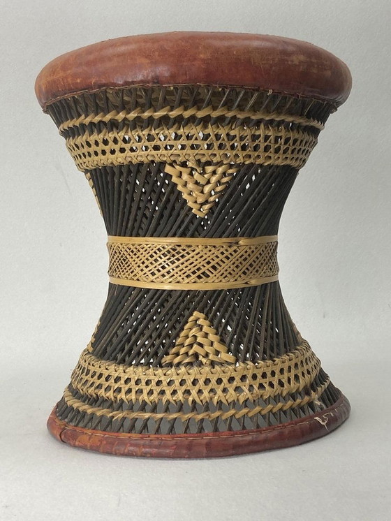 Image 1 of Tabouret tambour en rotin et osier tressé africain avec assise en cuir, années 1950