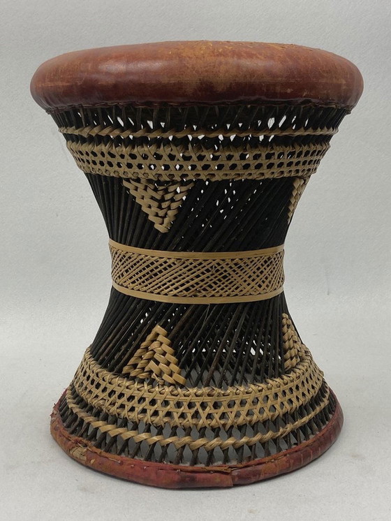 Image 1 of Tabouret tambour en rotin et osier tressé africain avec assise en cuir, années 1950