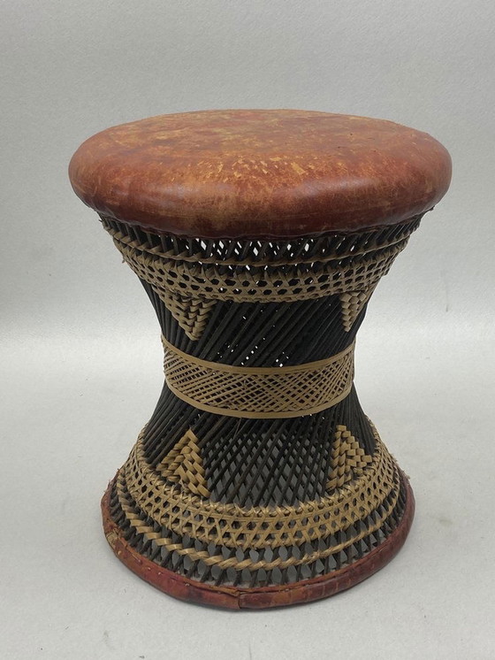 Image 1 of Tabouret tambour en rotin et osier tressé africain avec assise en cuir, années 1950