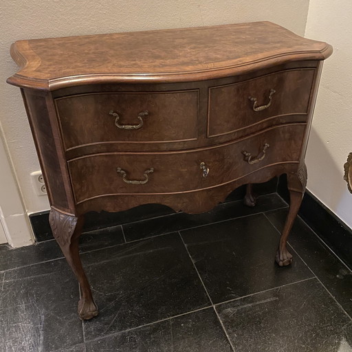 Commode en bois de noyer racine