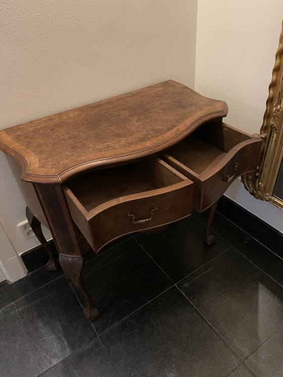 Image 1 of Commode en bois de noyer racine