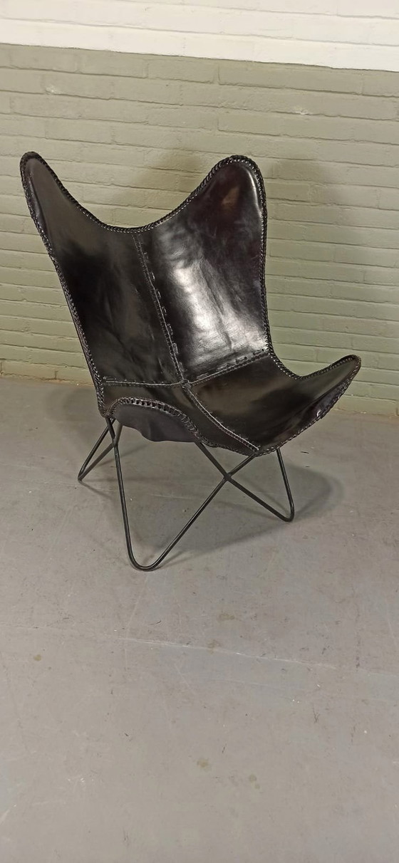 Image 1 of Fauteuil papillon en cuir noir