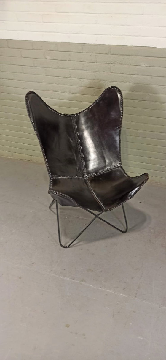 Image 1 of Fauteuil papillon en cuir noir