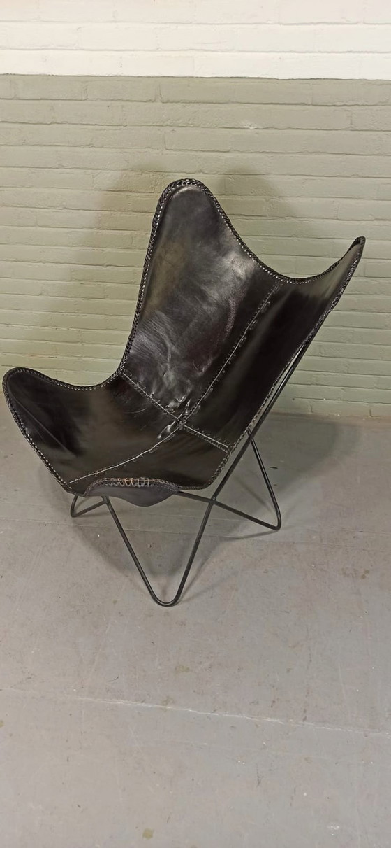 Image 1 of Fauteuil papillon en cuir noir