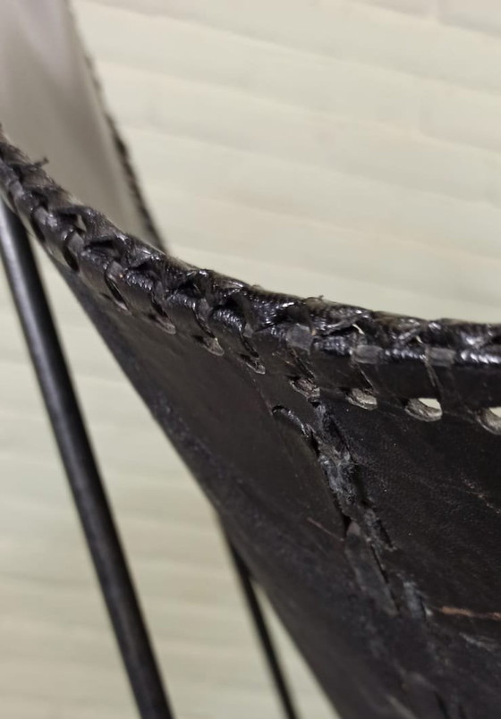 Image 1 of Fauteuil papillon en cuir noir