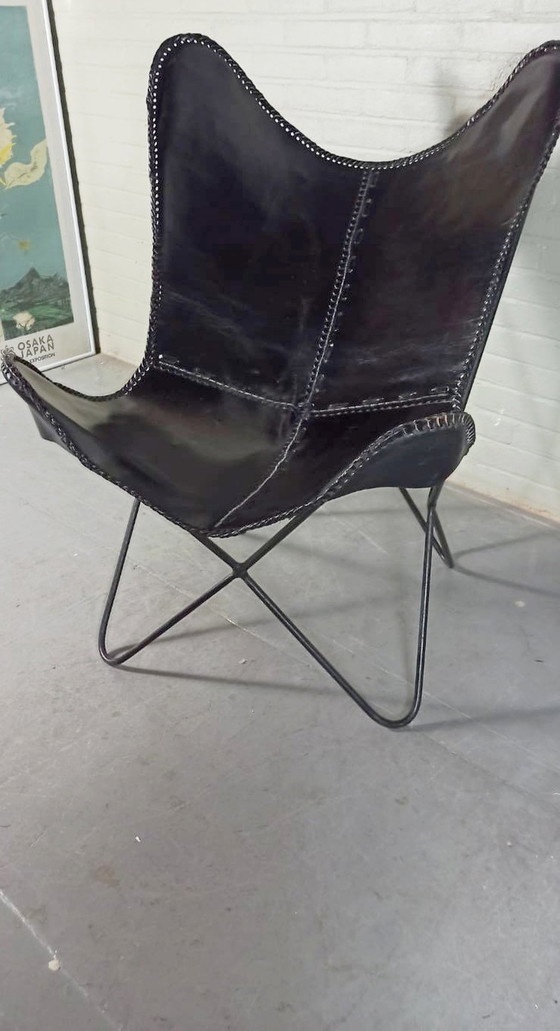Image 1 of Fauteuil papillon en cuir noir
