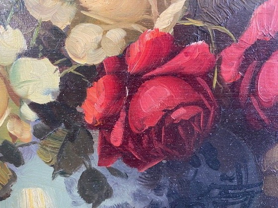 Image 1 of Tilly Moes - Nature morte avec des roses dans un pot de Cologne