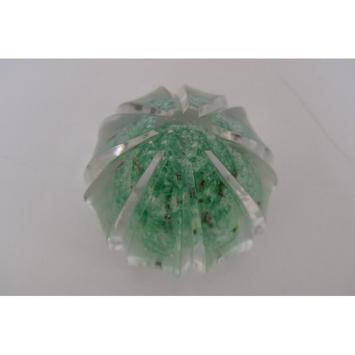 Presse-papier en verre d'art vintage Novy Bor, Tchécoslovaquie 1950