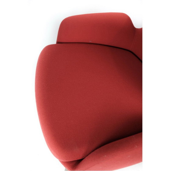 Image 1 of Fauteuil vintage avec pieds en noyer et tapissé de tissu rouge pour Normann Copenhagen