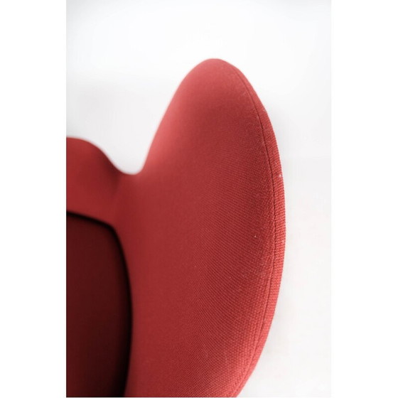 Image 1 of Fauteuil vintage avec pieds en noyer et tapissé de tissu rouge pour Normann Copenhagen