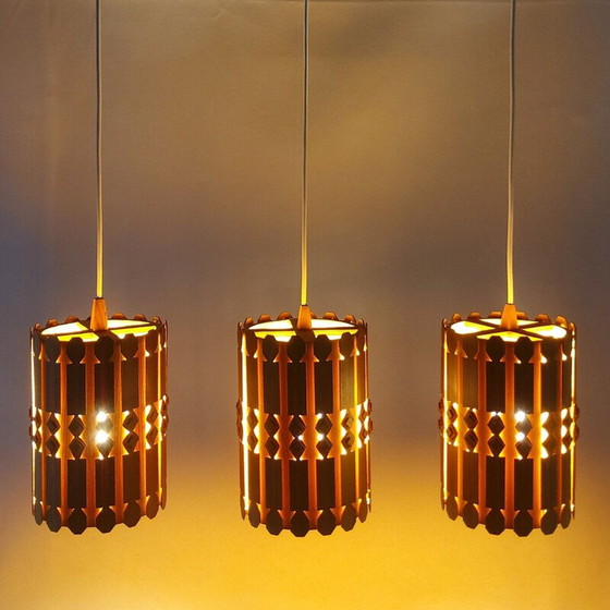 Image 1 of Ensemble de 3 lampes suspendues en pin de style scandinave 1960