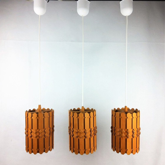Image 1 of Ensemble de 3 lampes suspendues en pin de style scandinave 1960