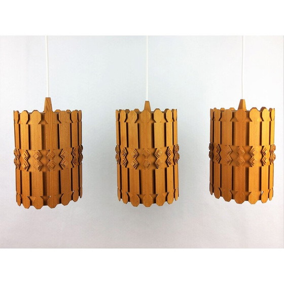 Image 1 of Ensemble de 3 lampes suspendues en pin de style scandinave 1960