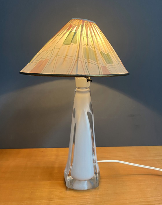 Image 1 of Lampe de table en verre blanc, 1960S
