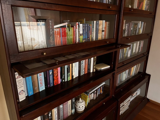 Image 1 of Cabinet de notaire avec portes basculantes en verre