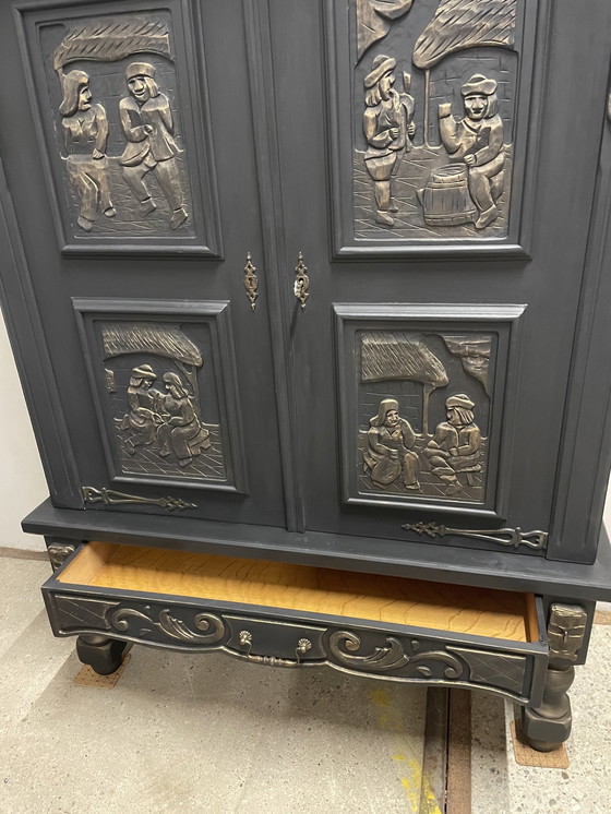 Image 1 of Cabinet de sculpture sur bois