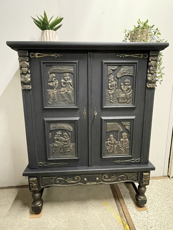 Image 1 of Cabinet de sculpture sur bois