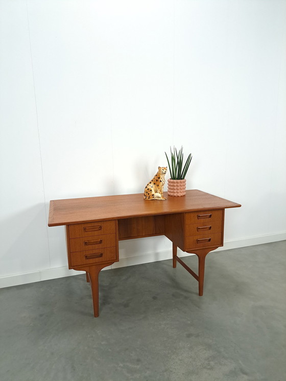 Image 1 of Bureau design danois en teck avec tiroirs