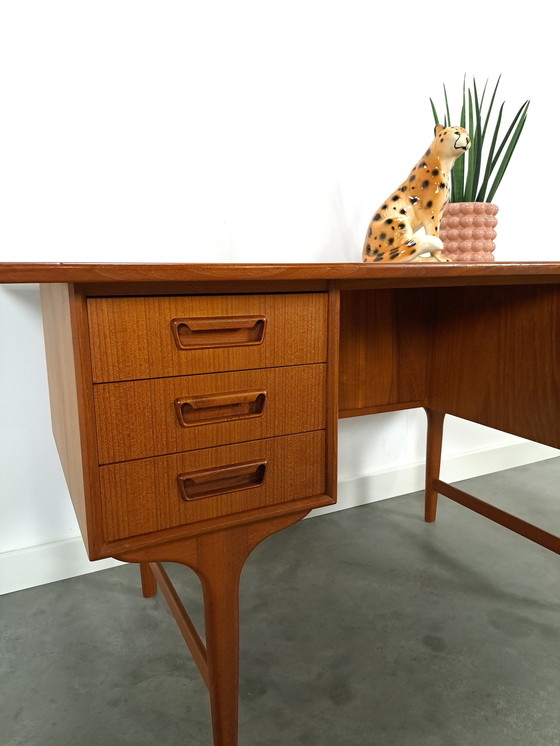 Image 1 of Bureau design danois en teck avec tiroirs