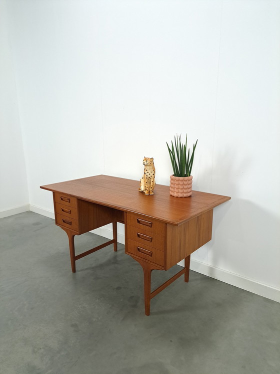 Image 1 of Bureau design danois en teck avec tiroirs