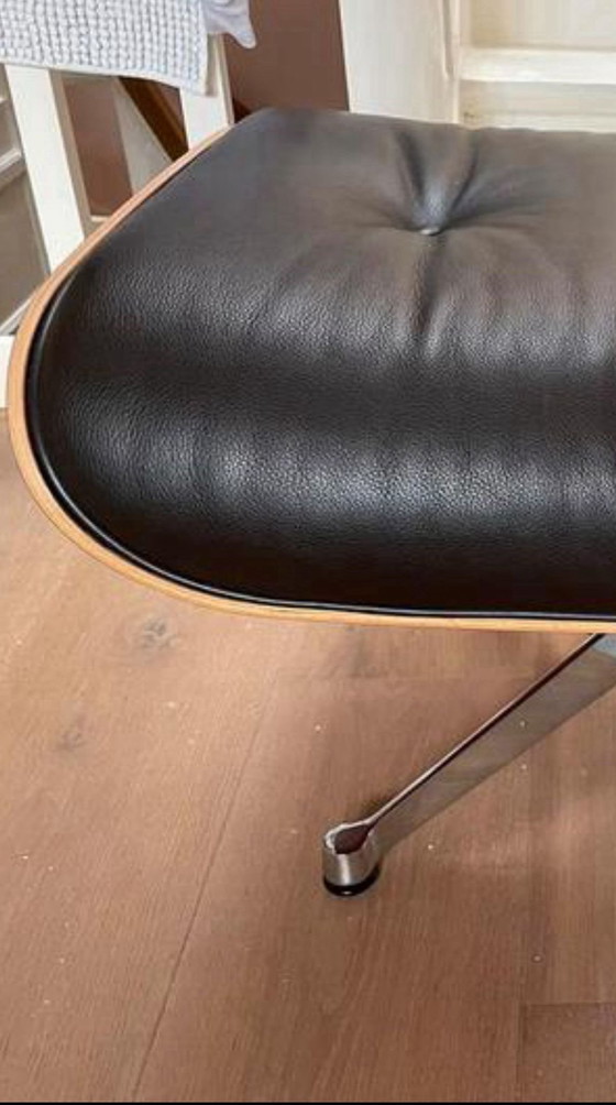 Image 1 of Pouf Vitra