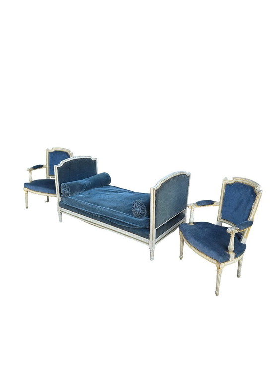 Image 1 of Salon Avec Lit De Repos Et Deux Fauteuils