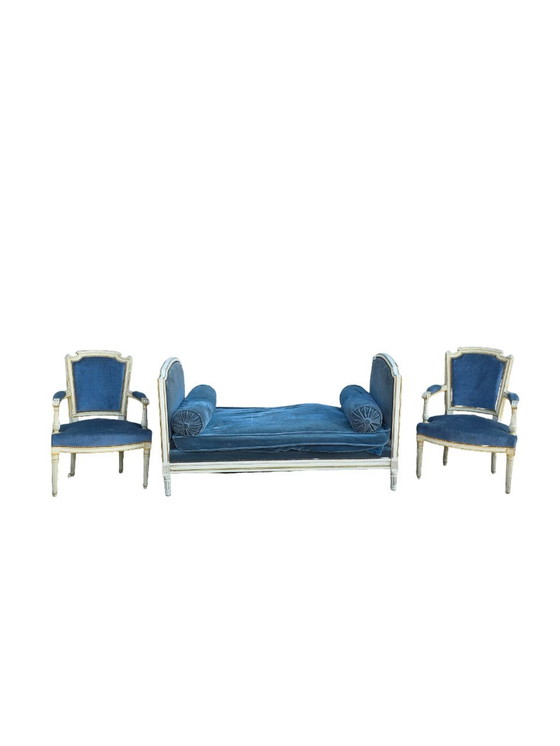 Image 1 of Salon Avec Lit De Repos Et Deux Fauteuils